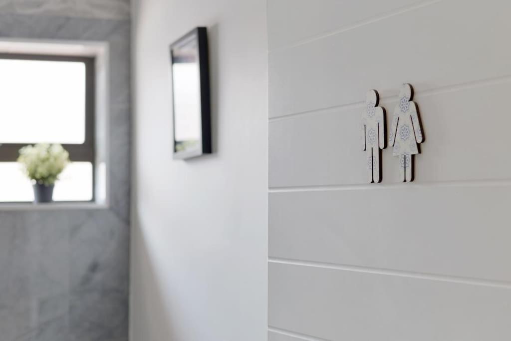 Chic Urban Escape: 2 Bedroom 2 Bath, Near Table Mountain Cape Town