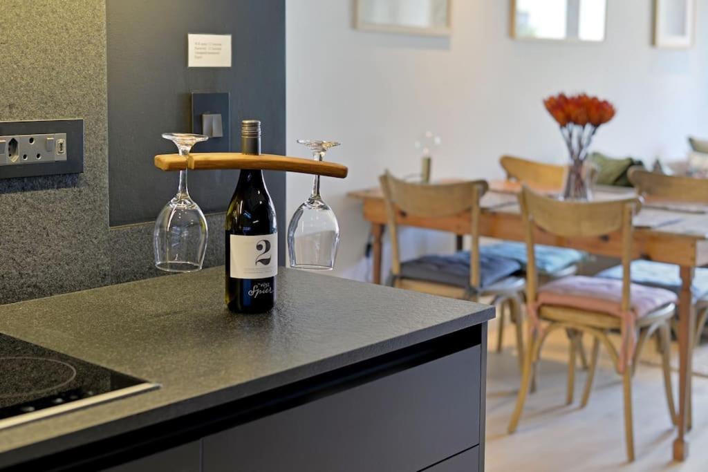 Apartment Chic Urban Escape: 2 Bedroom 2 Bath, Near Table Mountain