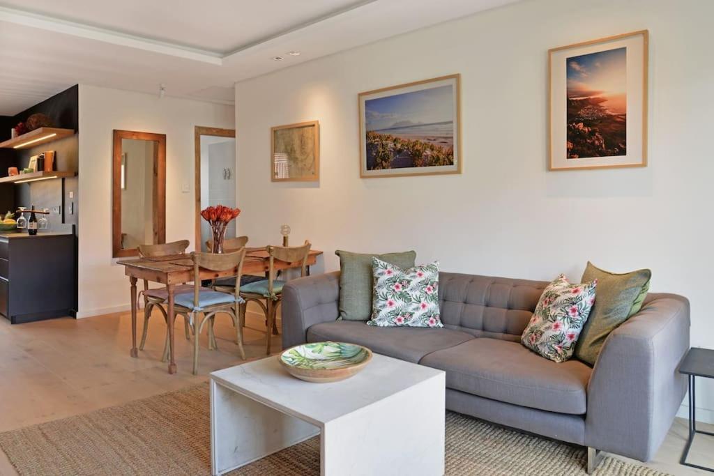 Chic Urban Escape: 2 Bedroom 2 Bath, Near Table Mountain Cape Town