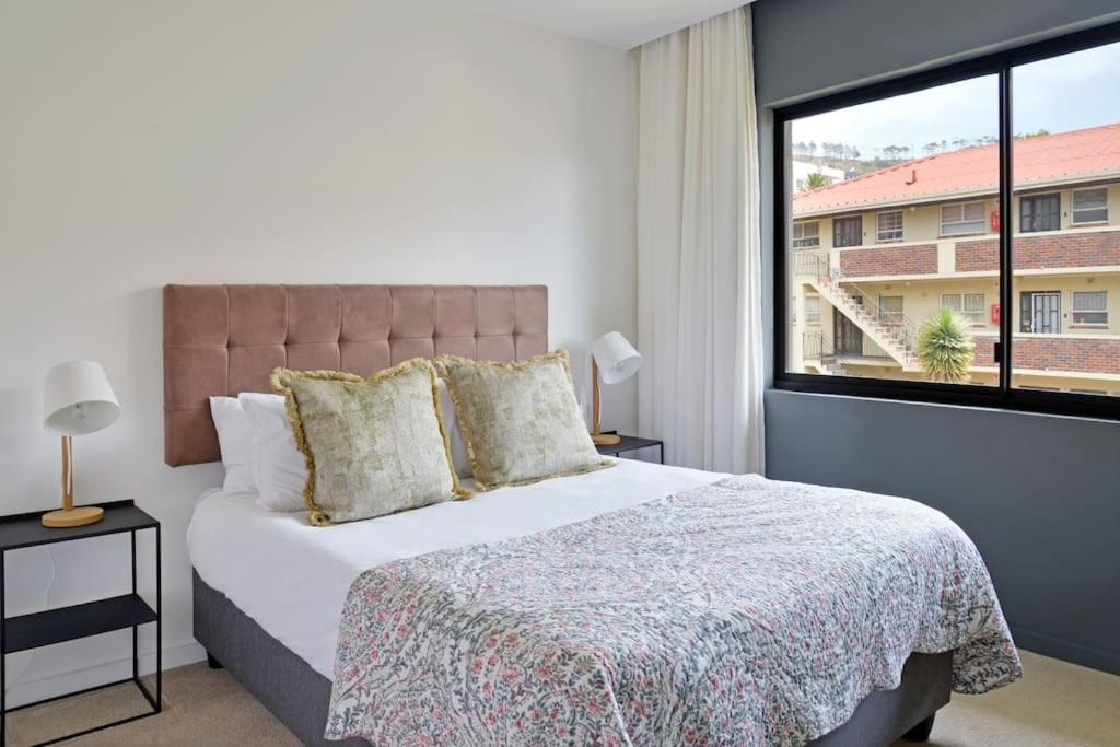 Chic Urban Escape: 2 Bedroom 2 Bath, Near Table Mountain * Cape Town